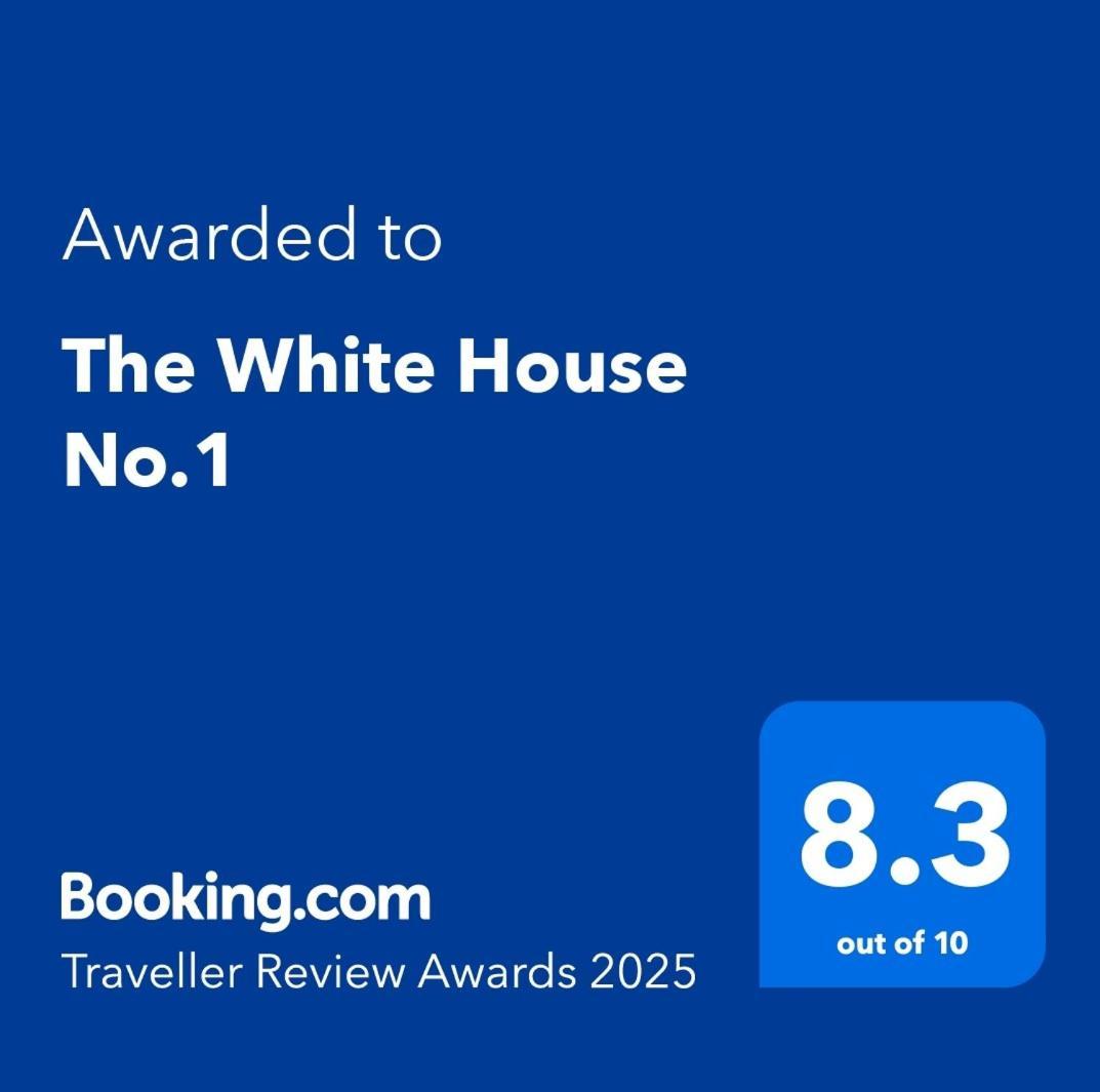 The White House Lodges Brufut Екстериор снимка